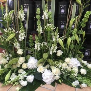 devant de cercueil blanc