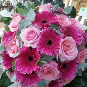 bouquet de roses et gerberas